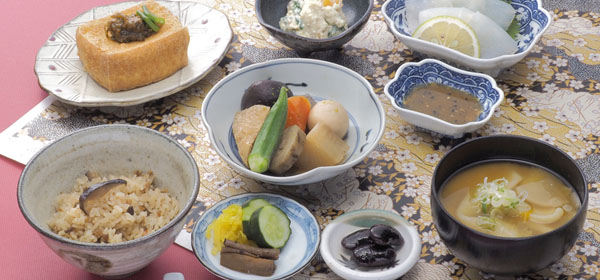 Kokonoe Irodori Meal (a colorful meal featuring a variety of local dishes)
